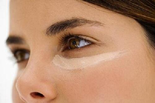 Sist, Kita bisa banget tampil natural dengan menggunakan cara make up seperti ini!