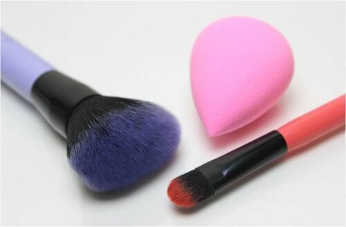 Sist, Kita bisa banget tampil natural dengan menggunakan cara make up seperti ini!