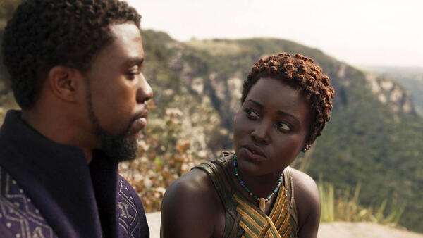 Lupita Nyong'o Traktir 600 Anak Kenya Nonton Black Panther