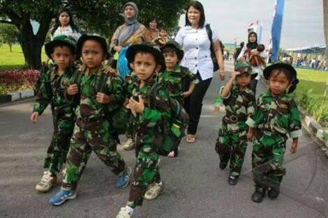 Seragam-seragam beberapa profesi ini menjadi salah satu Tolak Ukur Desa Tetangga saya