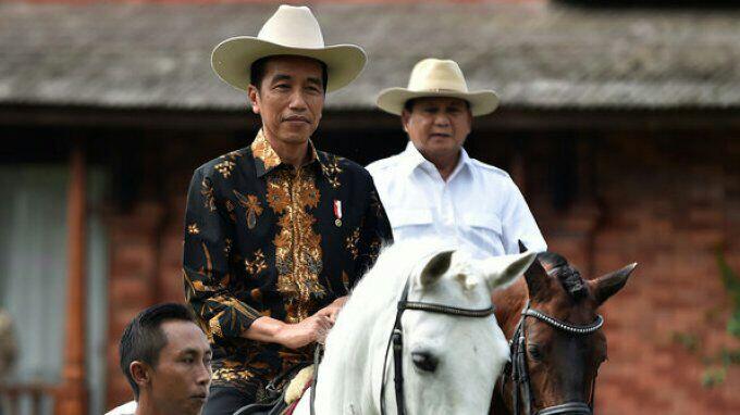 Survei Median Sebut Jokowi Kalah Popular dari Prabowo di Media Sosial