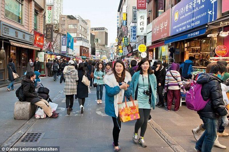 Dari Pembalut Hingga Menonton Bokep, 9 Kebiasaan Ini Ilegal di Korea Utara!