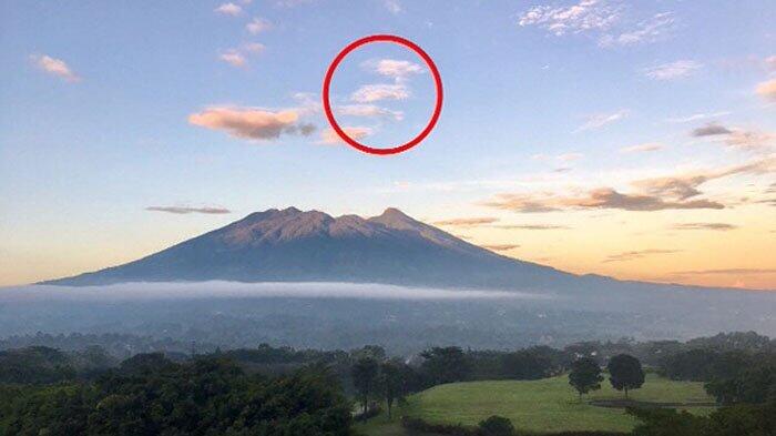 Ada Awan Putih Mirip 14 di Foto Gunung Salak Ala Ani Yudhoyono