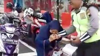 Polisi yang digigit emak-emak ogah ditilang angkat bicara