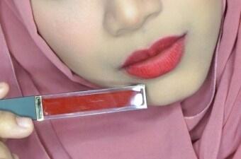 Gak Perlu Sering Touch Up Kalau Menggunakan Cara Ini Saat Mengaplikasikan Lipstik!