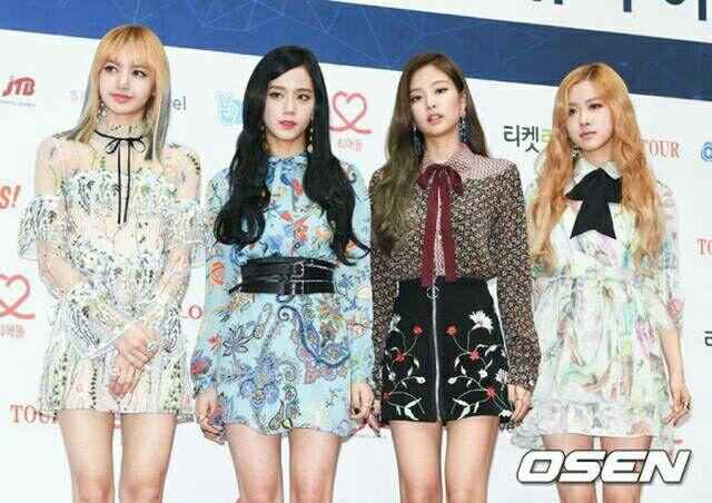 Ingin Keren? Cobalah 8 Style Berpakaian Idol-idol Ini