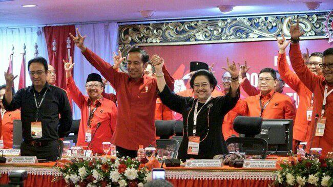 Antusias Saat Diumumkan Jadi Capres PDIP, Jokowi Teriak 'Metal'