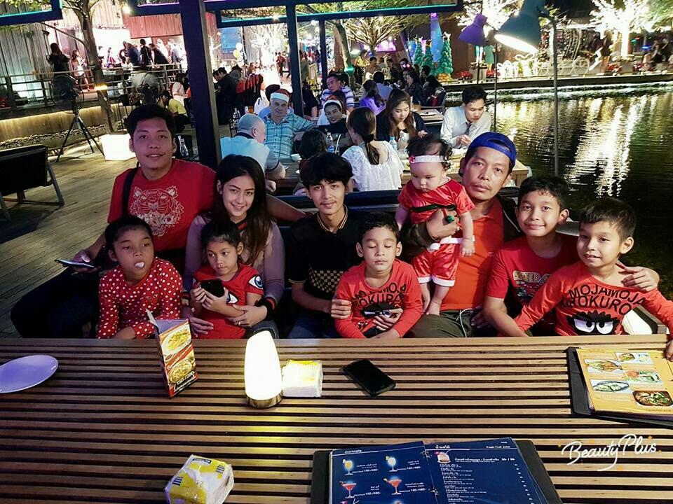 Punya Dua Istri Cantik Seksi dan Hidup Harmonis, Pria Thailand Ini Jadi Viral