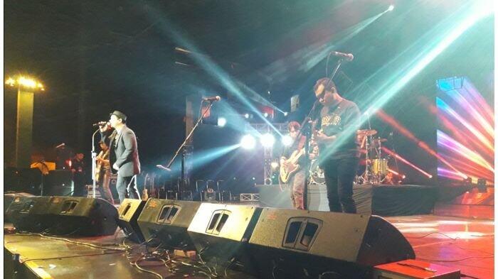 Tembang-tembang Romantis Bikin Baper di Konser Padi Reborn