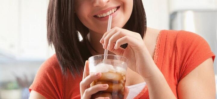 Aduh! Sering Minum Soda Bikin Cepat Tua!