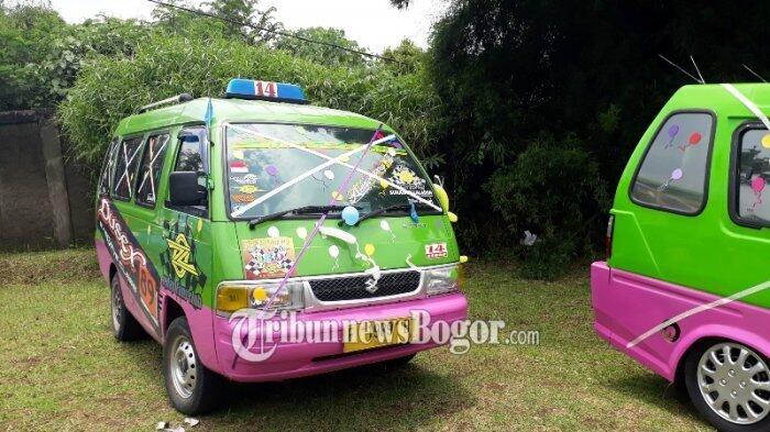 Komunitas Angkot Jalur Puncak Ini Tampil Unik, Badan Mobil Dililit Pita Mirip Kado