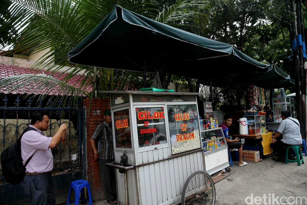 Soal PKL di Trotoar Melawai, Sandi: Warga di Sana Mendukung