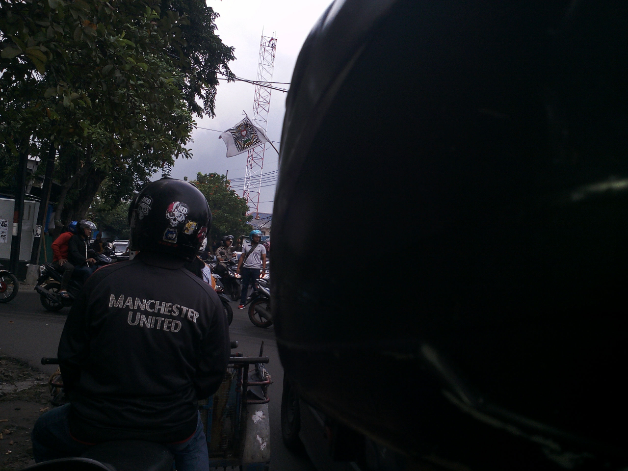 Pagi ini gerombolan PSHT memblokade jalanan Arjuna.