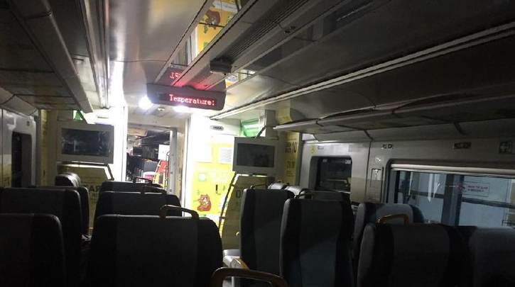 Kereta Bandara Soetta Mendadak Mati, Penumpang 'Terjebak'