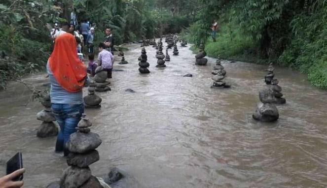 Sosok Rahmat, Di Balik Balancing Rock Di Sukabumi