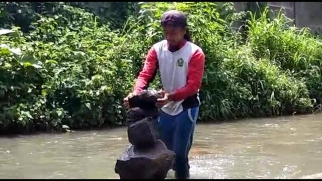 Sosok Rahmat, Di Balik Balancing Rock Di Sukabumi