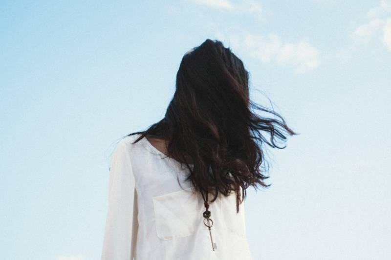 Mau Rambut Cetar dan Badai? 7 Bahan Alami Ini Khasiatnya Nggak Mengkhianati