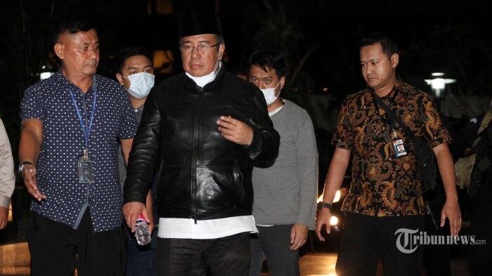 Terciduk OTT, Wali Kota Kendari Sembunyi di Balik Tubuh Ayahnya