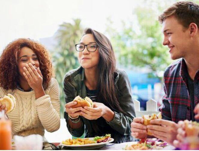 Survei Membuktikan Millennial Lebih Pilih Berkorban Cinta demi Karier