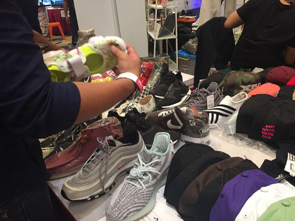 Foto-Foto Sneaker Keren Yang Dipamerkan di Jakarta Sneaker Day 2018