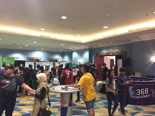 Foto-Foto Sneaker Keren Yang Dipamerkan di Jakarta Sneaker Day 2018