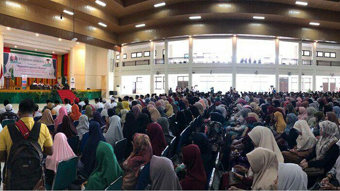 Ribuan Mahasiswa Hadiri Kuliah Umum TGB, Auditorium Ali Hasymi UIN Ar-Raniry Penuh