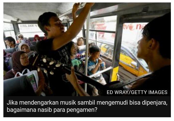 'Larangan' menyetir sambil mendengarkan musik dan merokok dibantah polisi