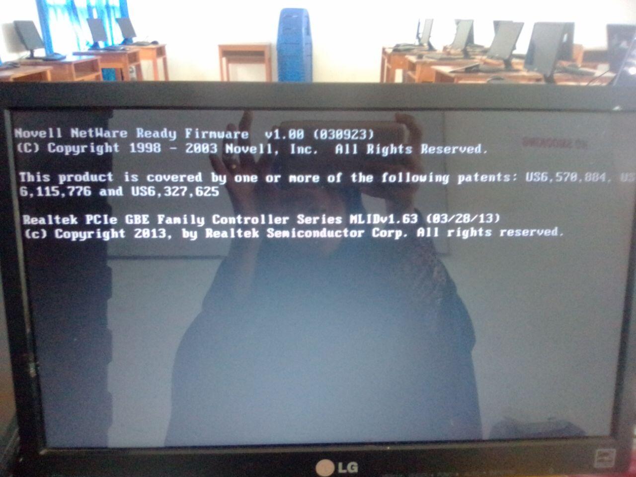 server yang menampilkan blackscreen