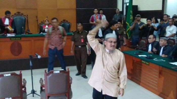 Jonru Tak Ikhlas Divonis 1,5 Tahun Penjara