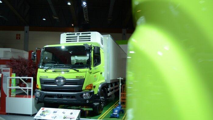 Hino Tawarkan Solusi Bisnis Transportasi Kargo dan Penumpang di GIICOMVEC