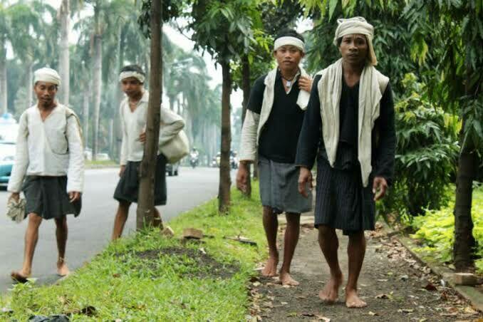 Mereka Mentertawai Kita