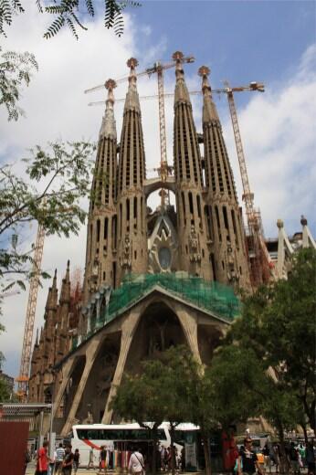 La Sagrada Familia: Sebuah Karya Yang Tak Pernah Usai