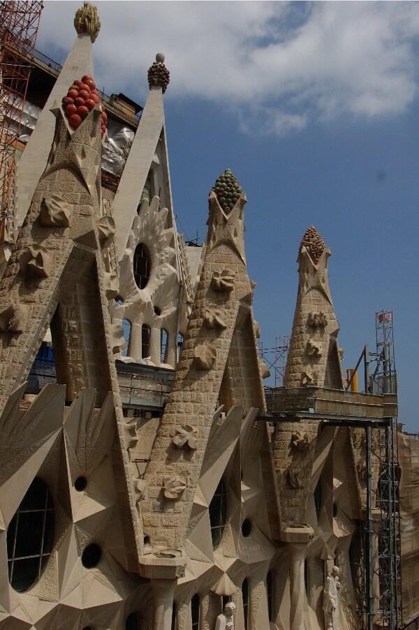 La Sagrada Familia: Sebuah Karya Yang Tak Pernah Usai