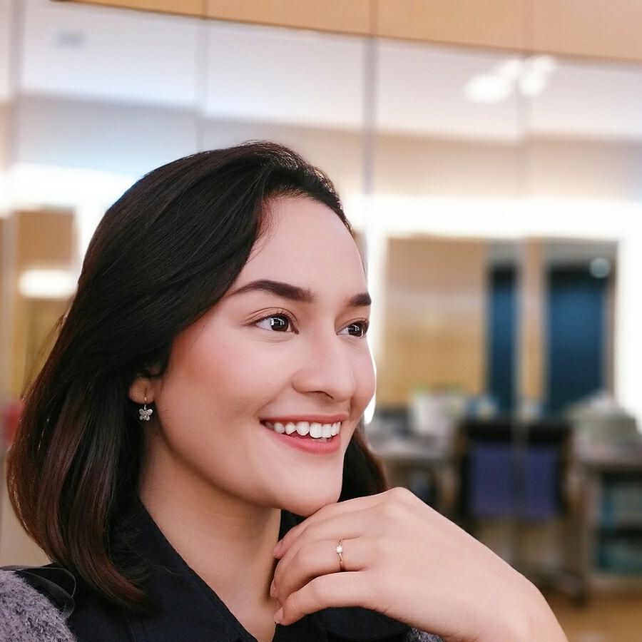 10 Reporter Cantik TV Indonesia yang Bikin Betah Nonton Berita.