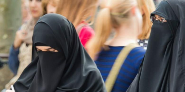 Pakai Niqab, Istri Terdakwa Terorisme Dilarang Hadiri Sidang