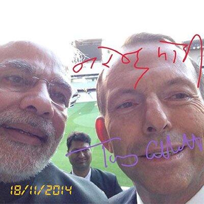 TREN FOTO SELFIE : DARI SEBUAH EKSISTENSI HINGGA DIPLOMASI