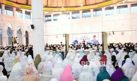 Santri di Aceh Berdesakan Sambut Tuan Guru Bajang