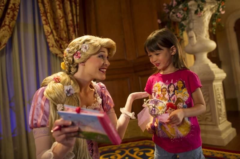 Dilarang Asal Posting, Inilah 9 Aturan Ketat Pemeran Putri dan Pangeran di Disneyland