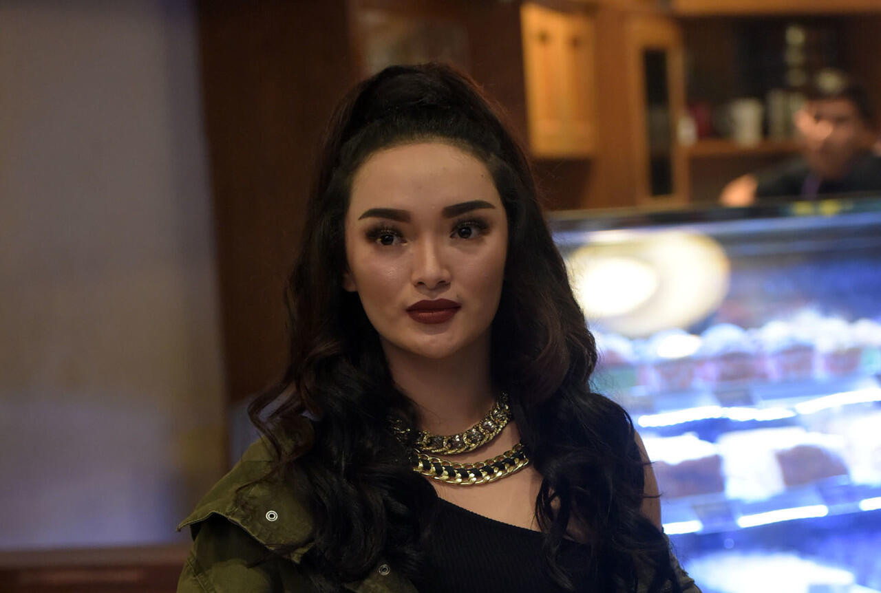 Zaskia Gotik Abis Nyanyi Di Panggung