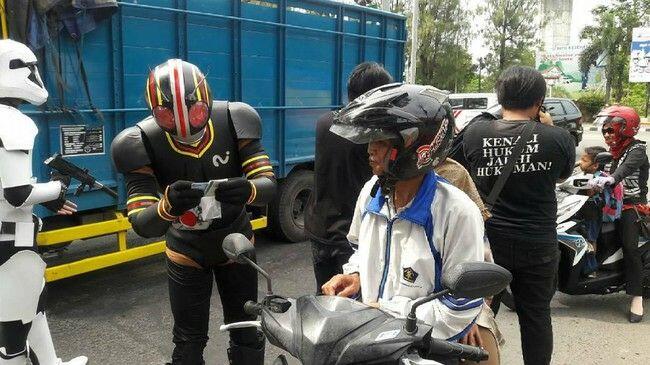 Polisi Ala Superhero, Pahlawan Membela Keselamatan Berkendara