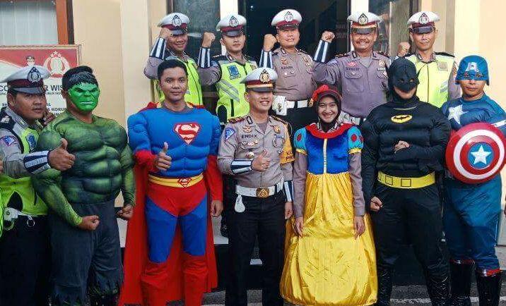Polisi Ala Superhero, Pahlawan Membela Keselamatan Berkendara
