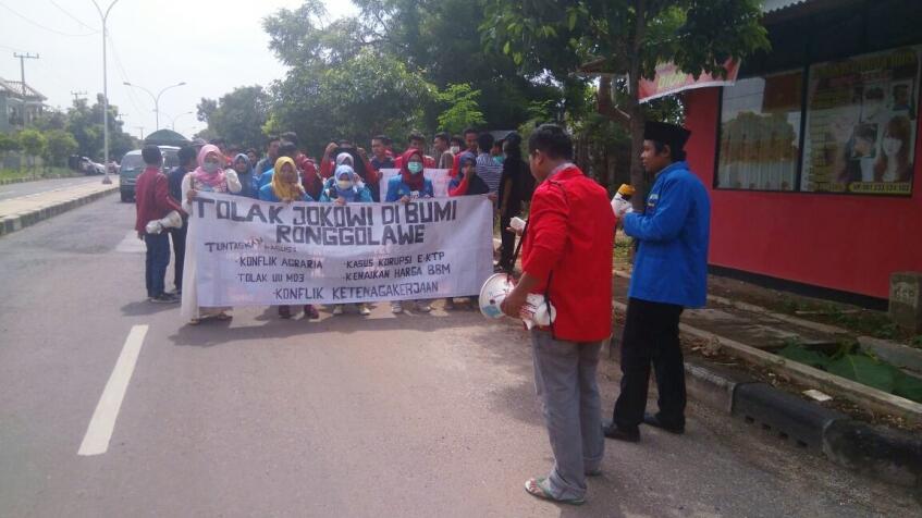 Aktivis Mahasiswa Gabungan Tolak Kedatangan Jokowi di Tuban