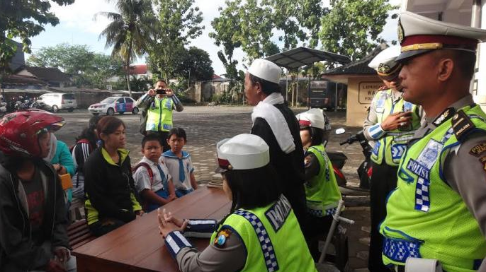 Unik, Polres Garut Undang Ustadz Ceramahi Pelanggar Lalu Lintas
