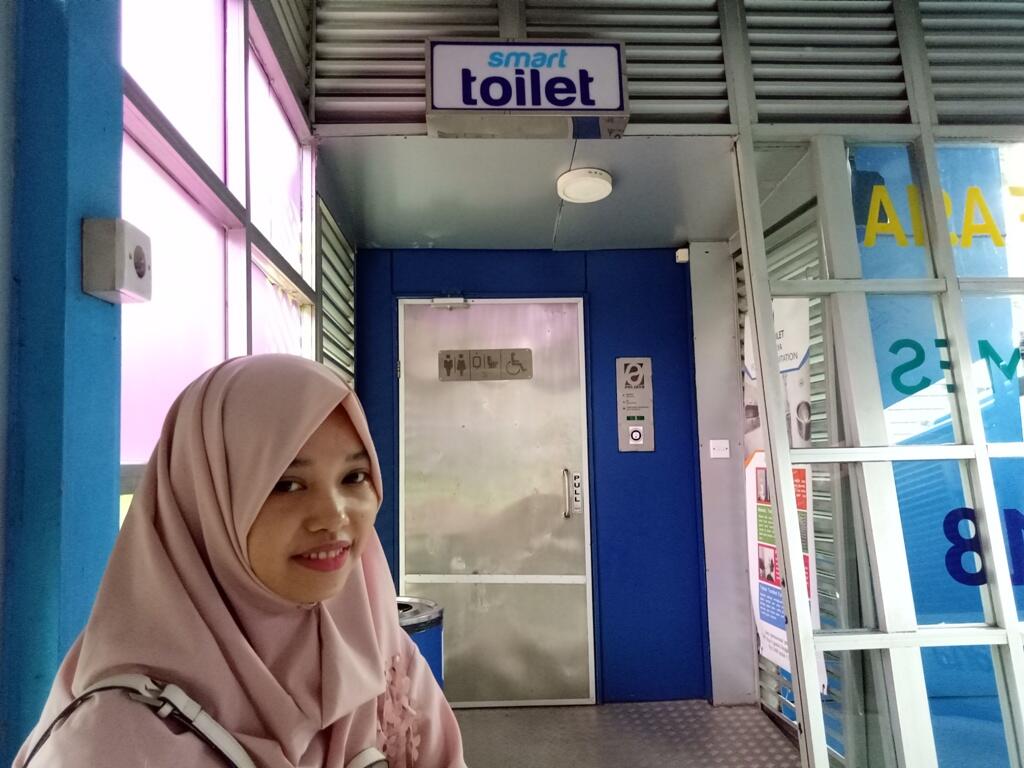 Menanti Toilet Pintar di Halte Transjakarta