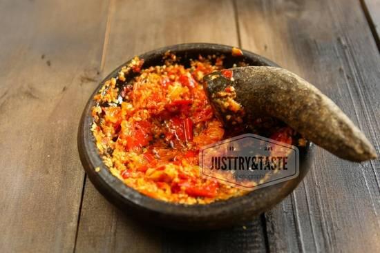 Tanpa Perlu Ditaruh Kulkas, Ini Cara Bikin Sambal Ulegmu Awet Berhari-hari. Maknyus!