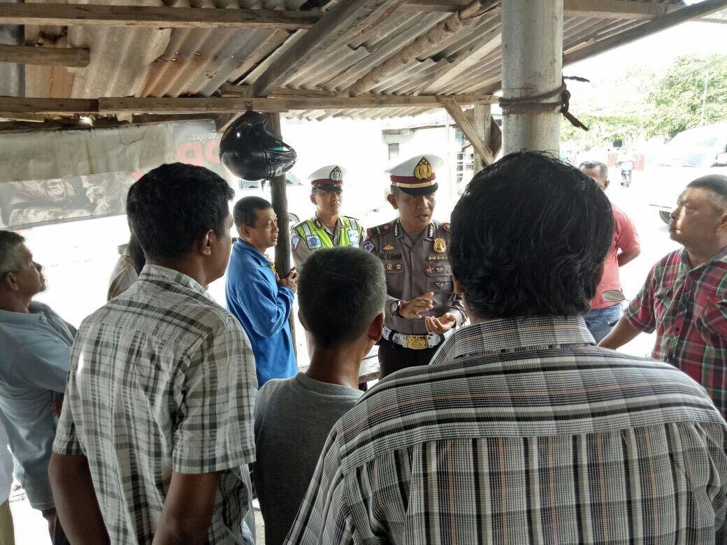 Unit Dikyasa : Minggu Pagi Sosialisasi Tertib Berlalu Lintas Bersama Bapak Bapak Ojek