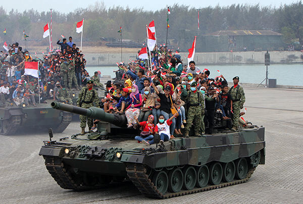 Kecelakaan Tank M113, Naik Tank Ramai-Ramai Amankah??