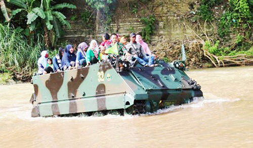 Kecelakaan Tank M113, Naik Tank Ramai-Ramai Amankah??