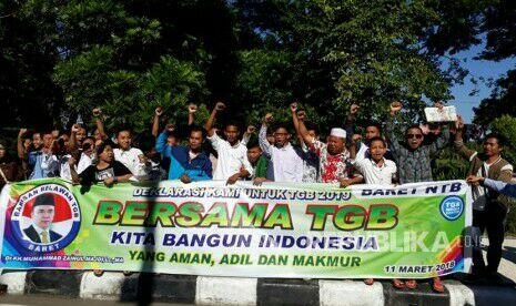 Pekikan TGB Presiden Iringi Deklarasi Relawan Baret