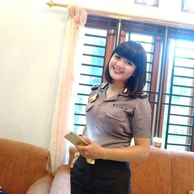 Polisi Gadungan Berambut Pirang Keluyuran,Nasibnya Apes Terciduk Polisi Sungguhan